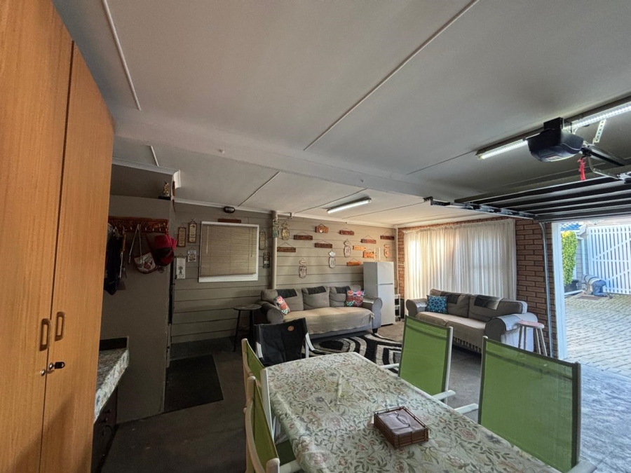 2 Bedroom Property for Sale in Hartenbos Central Western Cape